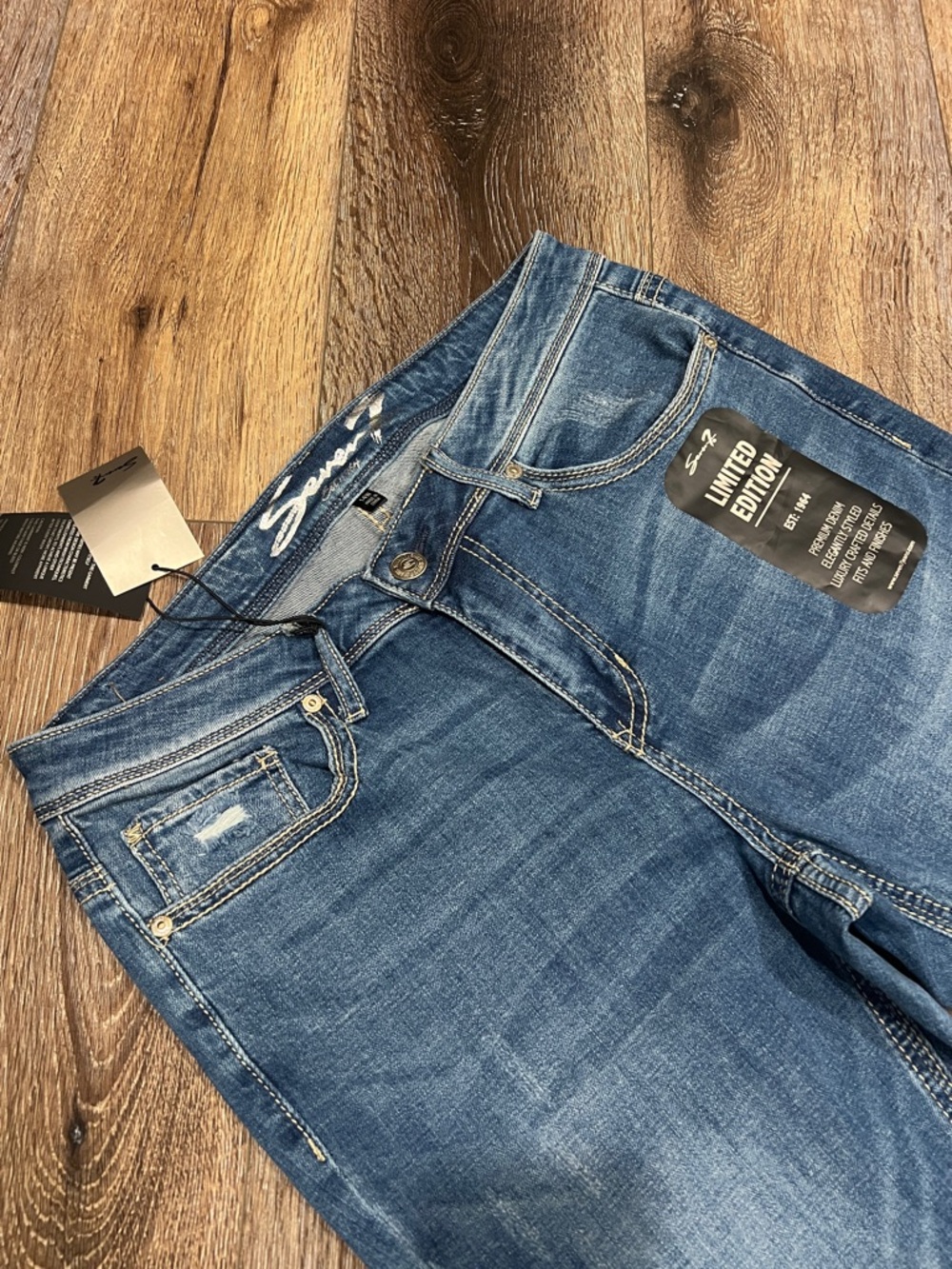 NWT Seven7 Limited Edition Premium Denim Distressed Jeans W/ Embroidered Pockets - Picture 5 of 9